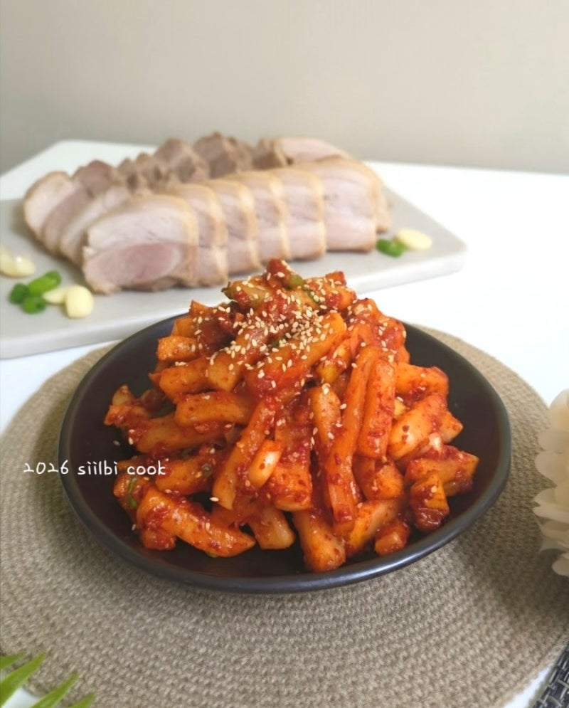 꼬들한 보쌈 무김치 만들기  무 보쌈김치 레시피 수육에 어울리는 김치 레시피