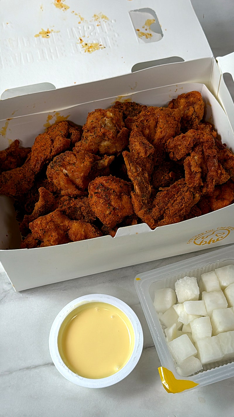 BHC 치킨 신상 커링클 치킨 가격 칼로리 디테일한 맛과 소스 정리