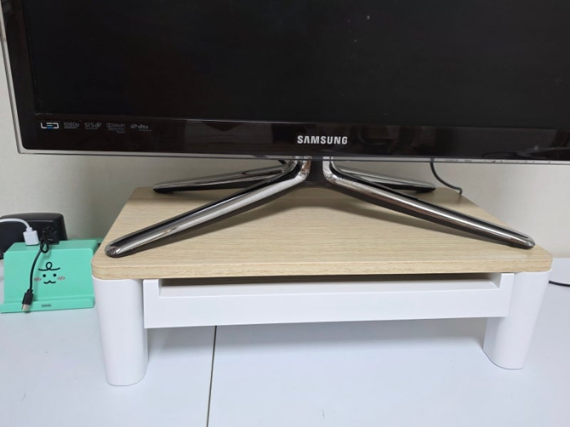 공간차지 적은 플레이기어 내추럴 싱글 모니터받침대 수납도 가능