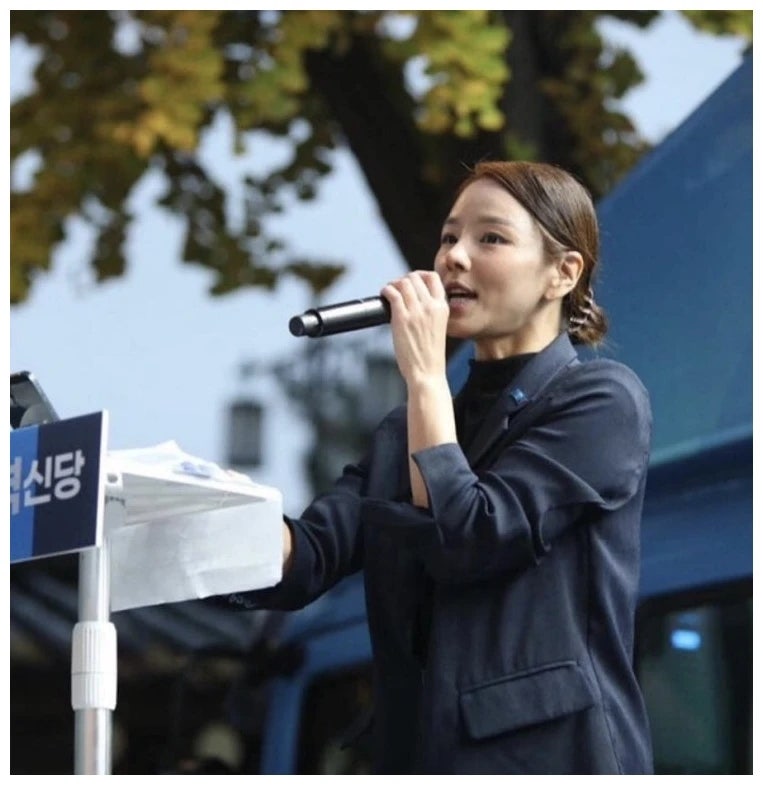 아나운서 출신 정치인의 두 번의 내부고발, 다시 정당에 합류할 수 있을까