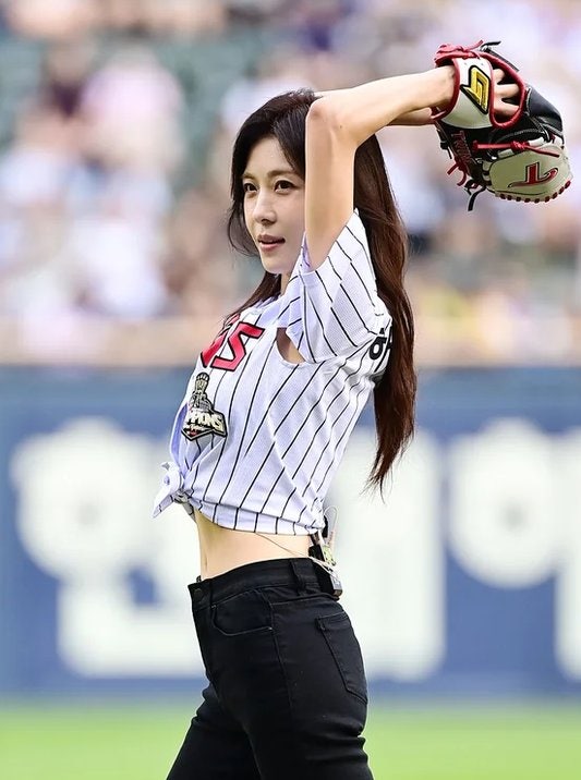 하지원 시구 사진 한 장에 야구장이 왜 뒤집혔을까, 진짜 이유는 따로 있었다