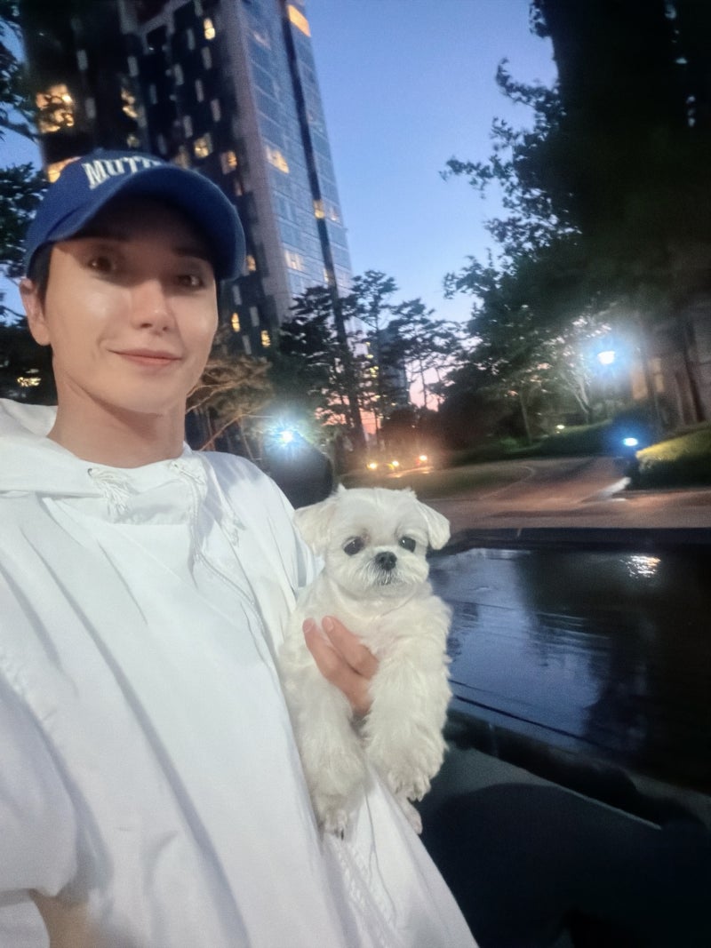 군 복무 중 가족 3명 사망...가족사 극복한 유명 가수