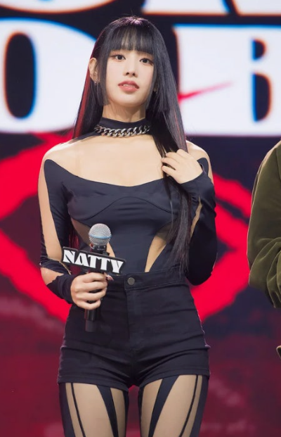 "여돌 몸매 원탑 맞네" 청순 버리고 핫걸로 완전히 달라진 나띠 올화이트룩