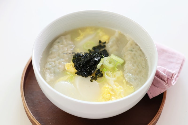 사골육수 떡만두국 레시피 만두국 끓이는법