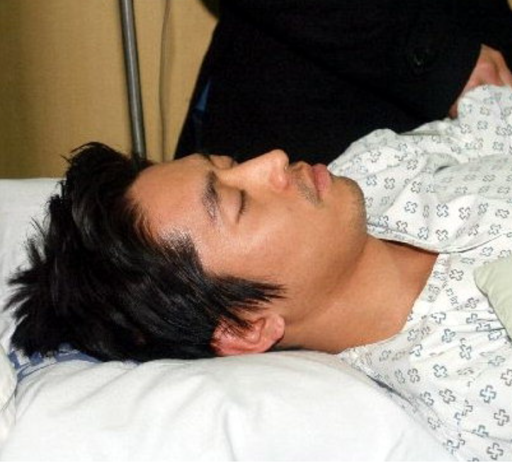 차가 한지민에게 돌진하자 몸을 날렸다…대신 충격을 받아낸 남자배우