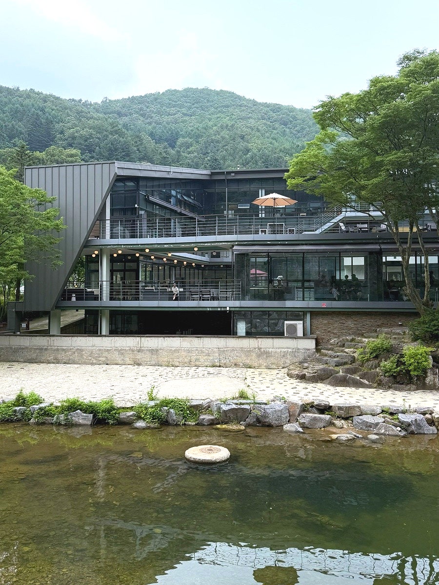 브런치 카페 물러남 사진 1