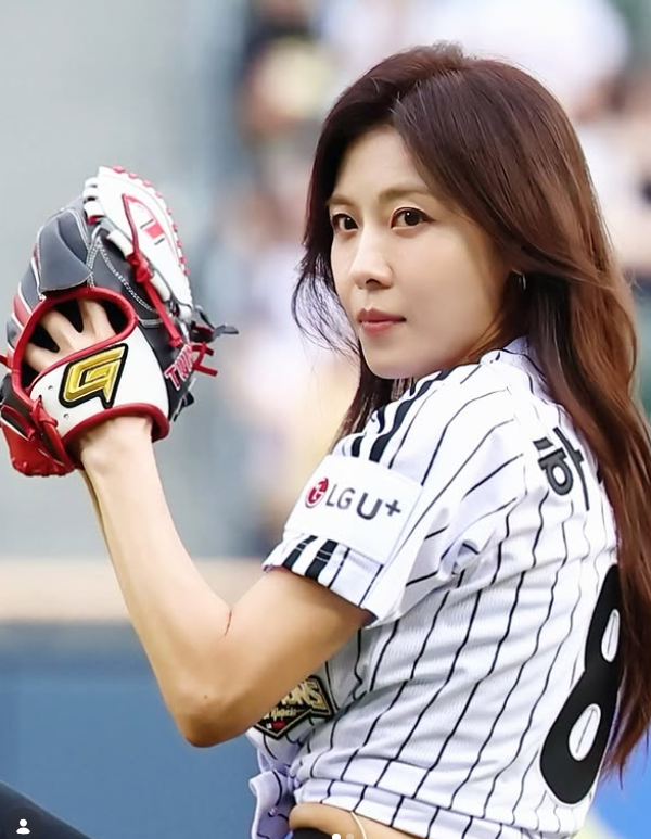 <b>하지원</b> LG트윈스 이어 MLB <b>시구</b>