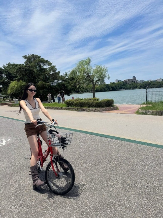 '170cm·52kg' 경리, 다리 길이 끝도 없어…뼈말라 각선미 자랑
