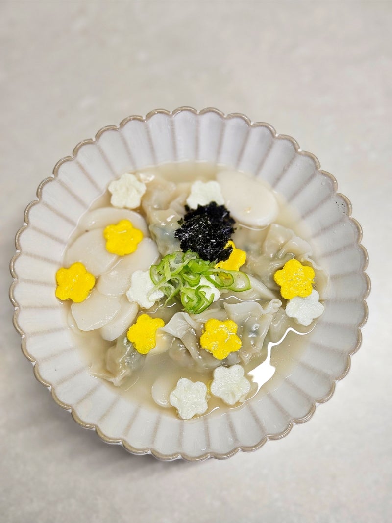 떡국 끓이는 법｜만두 넣은 떡국, 멸치육수로 담백하게 만드는 레시피