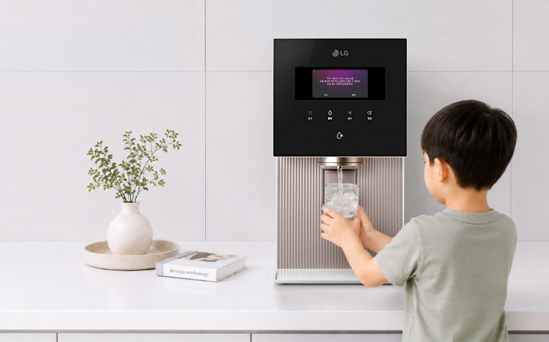 “하이 엘지, 얼음 한 컵 줘” LG전자, AI 음성인식 'LG 퓨리케어 AI 냉동얼음정수기' 출시