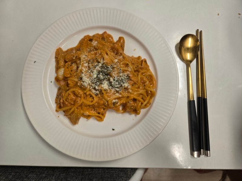 로제파스타 레시피. 꾸덕한 감칠맛의 비결 찾아냈다 ! (근데 재료가 많이 들어가긴 함 ㅎㅎ )