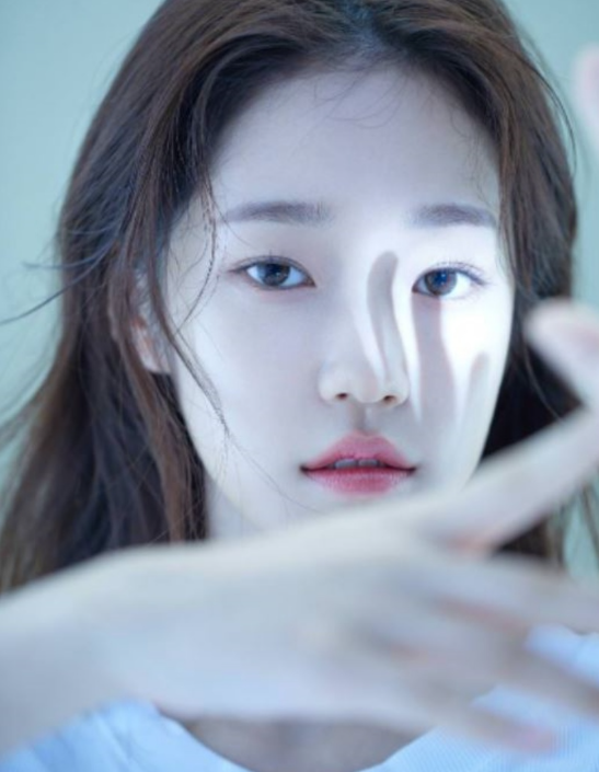 Baeksang Arts Awards Newcomer Award Winner Roh Yoon-seo, from Netflix's 'Donggung' to Actress Roh Yoon-seo's Age, Education, Profile, Filmography...