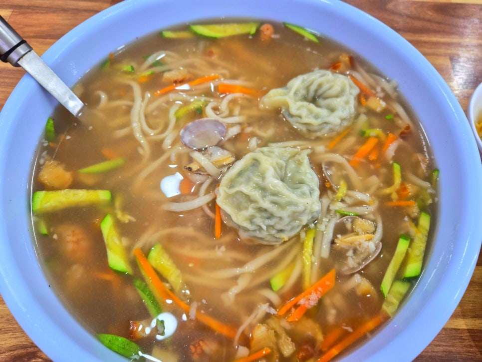 Dongsongkalguksu photo 2