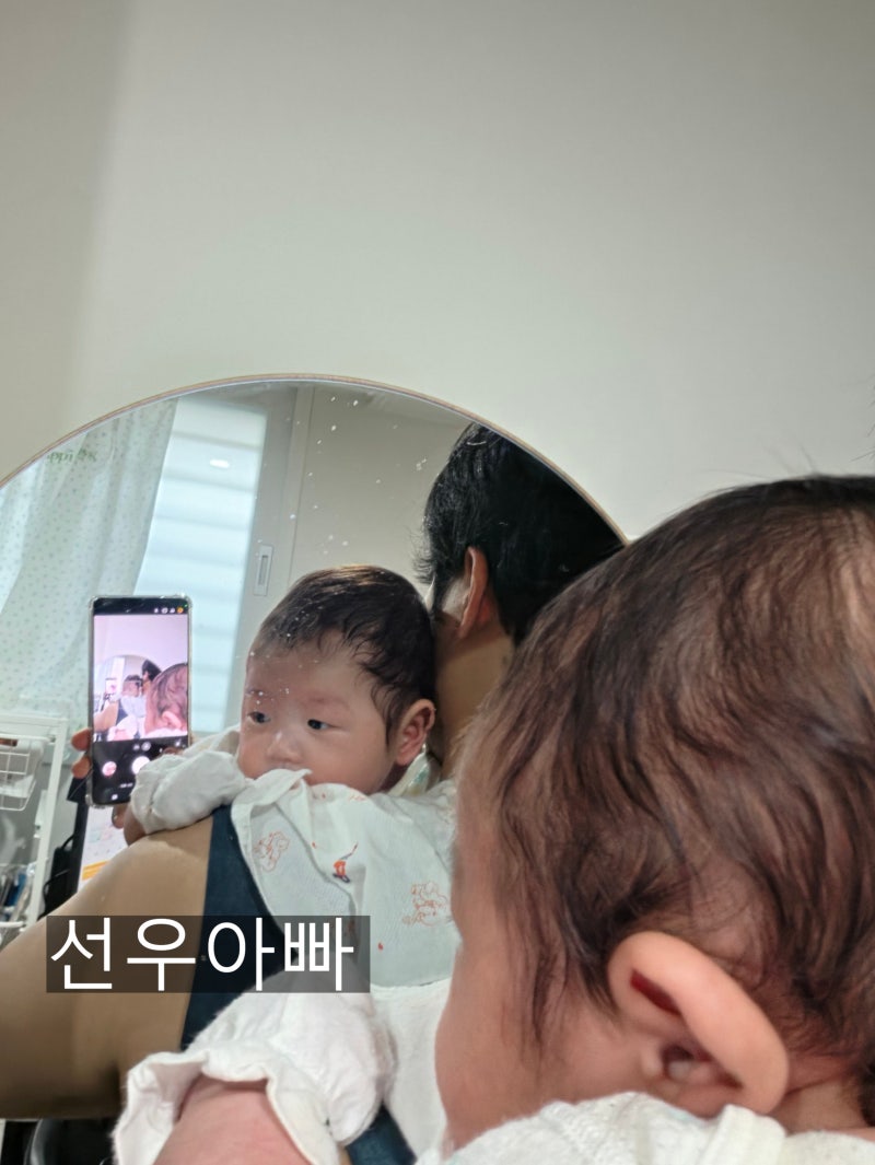 "벌써 주먹을 빨아요"... 치발기 사용시기 50일 2개월 아기도 안전할까?