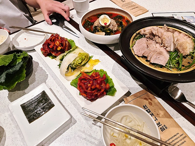 원할머니보쌈족 본점 / 신당역 세련된 인테리어로 외국인 접대, 모임, 회식 보쌈 족발 맛집