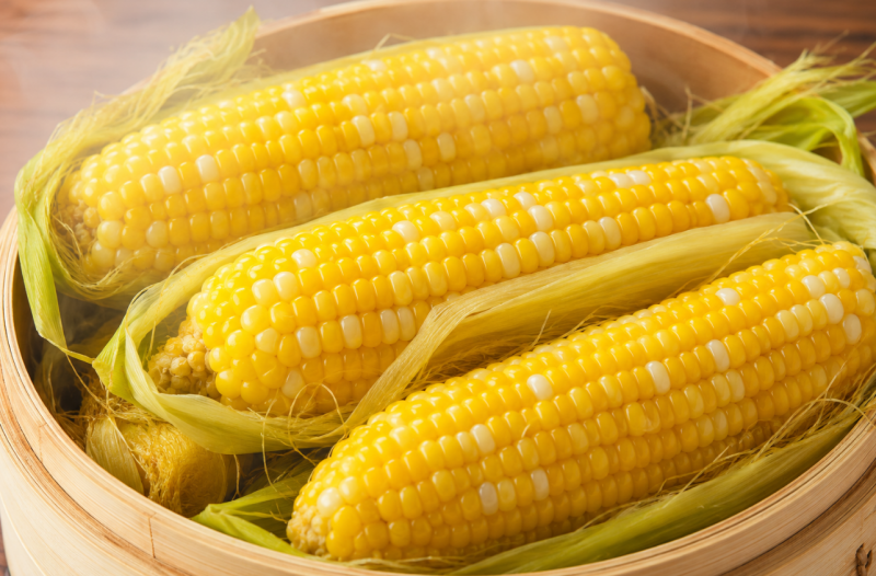 옥수수 맛있게 찌는 법! 딱딱한 옥수수 살리는 방법부터 우유 넣는 이유까지 과학적으로 알....