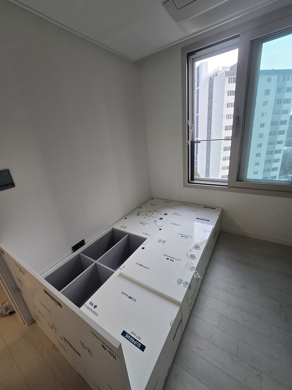 대구맞춤가구제작 대명자이 그랜드시티 아파트 안방 붙박이장 책장 작은방 붙박이장 침대 프레임 시공