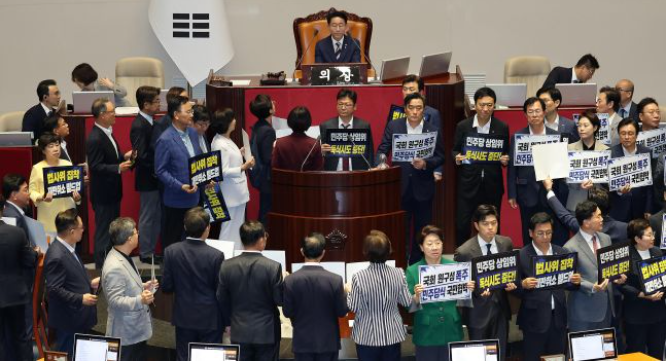 [긴급속보] 민주 "<b>2차</b> <b>특검 연장법</b> 오늘 처리" vs 국힘... 