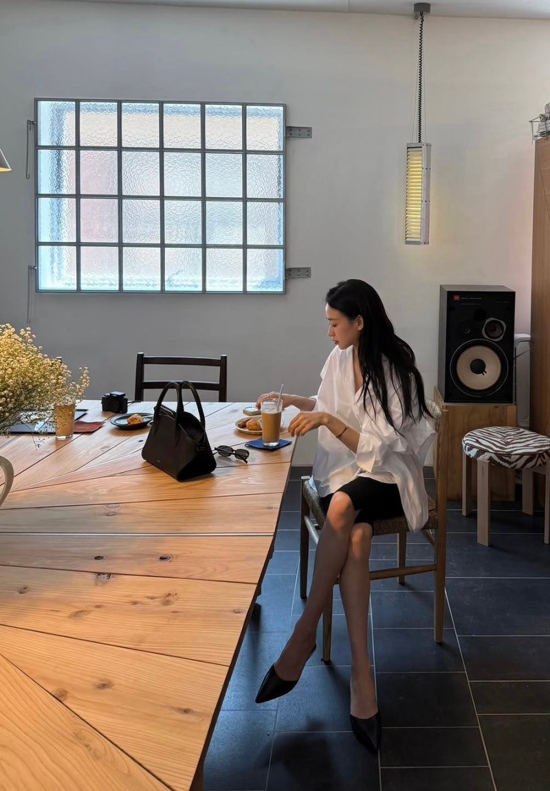 카프리팬츠 코디의 정석을 보여준 손연재 오버핏 셔츠 어디꺼?