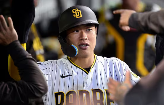 송성문 MLB 데뷔 첫 3안타 폭발! 8회 대타 투입 후 19-2 대승 견인한 결정적 순간 분석 (2026)