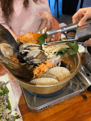 [부산 전포 맛집] 15년째 이어져온 해물요리 전문점 ‘하단돌게탕 전포점’ | 푸짐한 양 깊고 ....