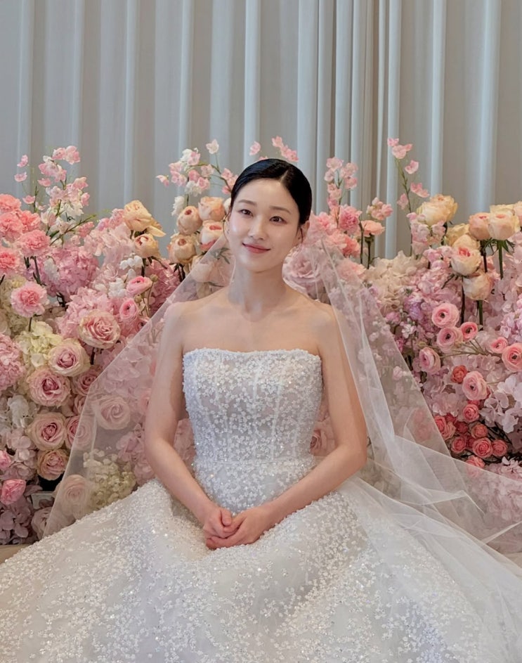 열애설 한번없이 깜짝 결혼 발표한 연예인