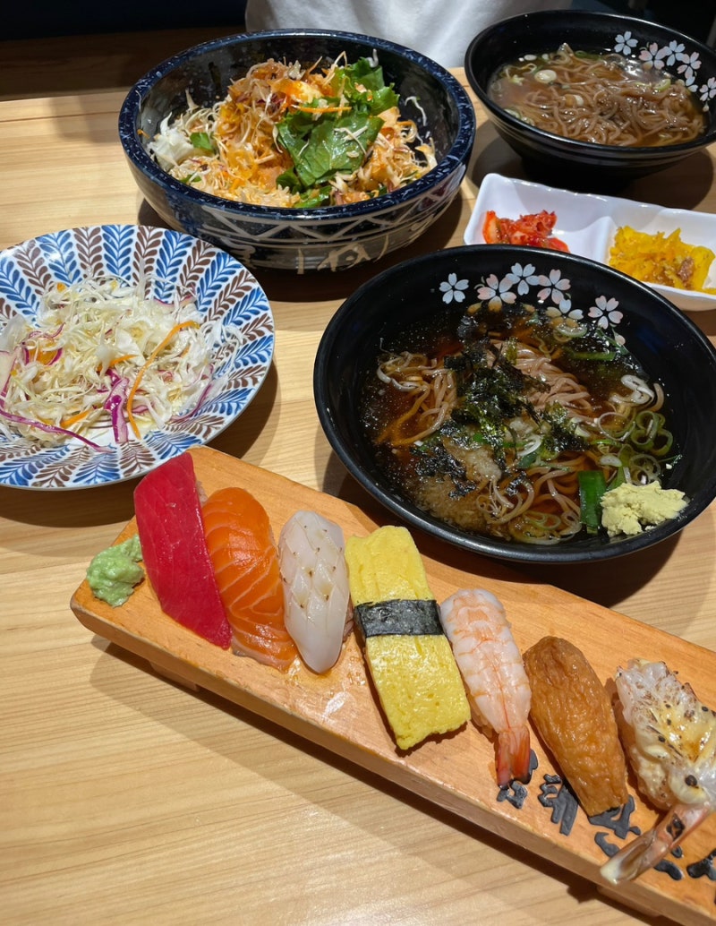 한티역 직장인 점심 맛집 김태완스시 대치본점, 여름 한정 모밀정식이랑 회덮밥 후기 (포장 ....