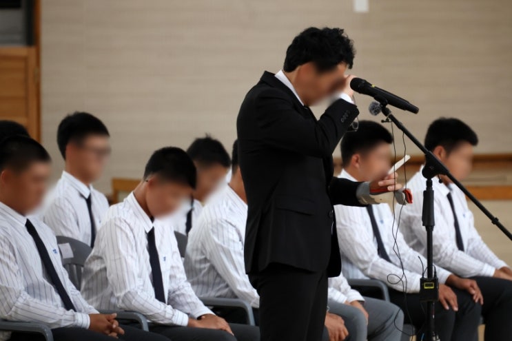 "눈물의 사과 통했다" <b>배재고</b> 야구부, <b>징계</b> 6개월→1개월 <b>감경</b>..... 
