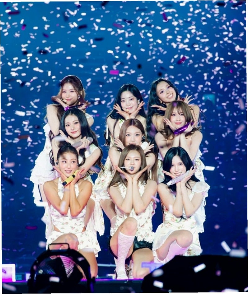 SEVENTEEN、13人全員再契約成功…TWICEは岐路に立たされた理由