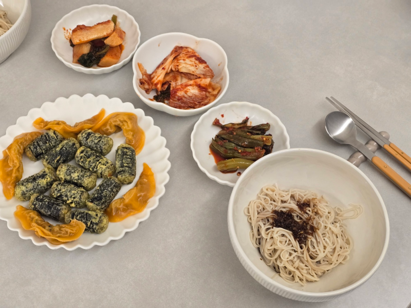 다이어트면 추천! 샘표 현미소면으로 만든 간장비빔국수 레시피