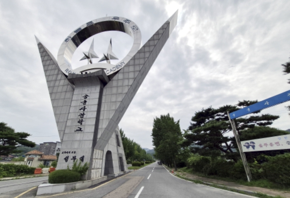 육·해·공군 <b>사관학교 통합</b>해요/한국은행, 3년 반 만에 금리... 