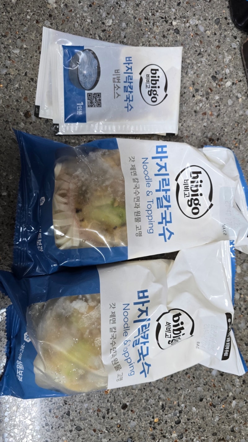 저녁에 뭘 먹을까? 비비고 바지락칼국수