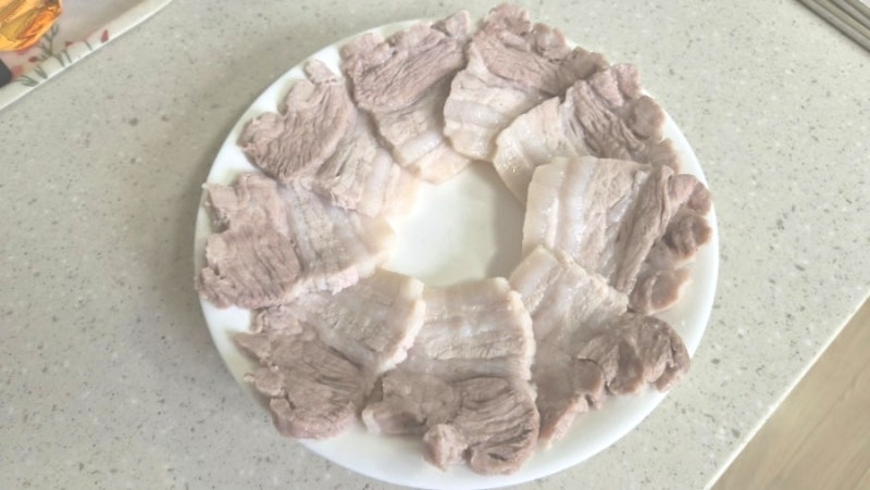 성시경 수육 레시피: 맛있는 돼지고기 수육 삶는 방법