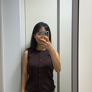 유니클로 나시 추천 프런트오픈셸탑T(슬리브리스) 브라운 L 사이즈 내돈내산 후기