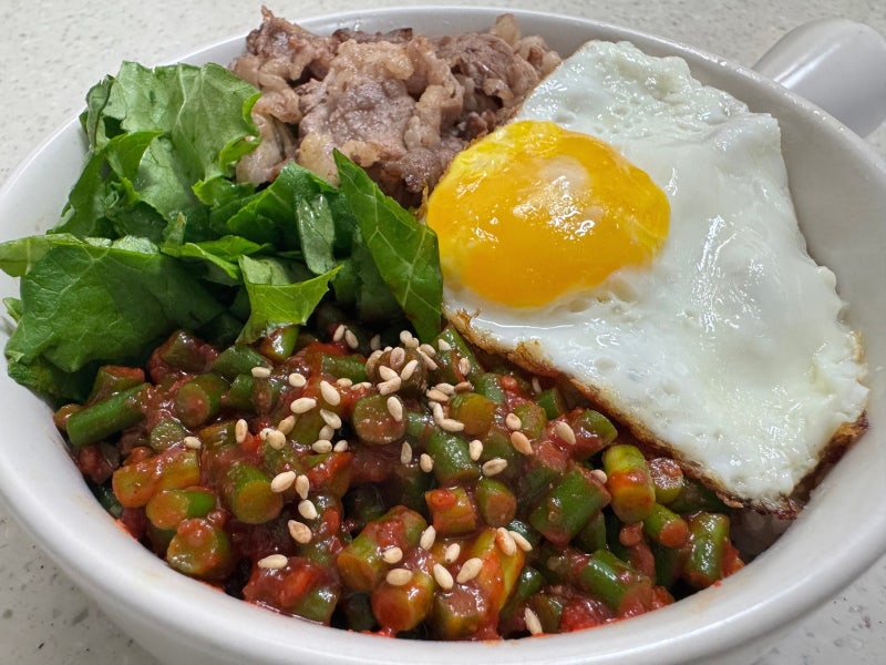 마늘쫑 비빔밥 레시피, 우삼겹 넣어 더 맛있게 만들기