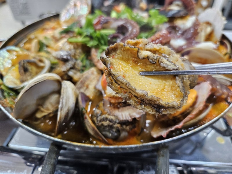 통영 맛집 통영항 도착 후 바로 찾기 좋은 현지식 해산물 식당 ｜ 어촌싱싱해물탕