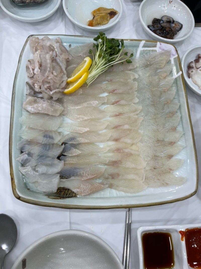 강릉 횟집 | 강문해변 현지인 추천 자연산 횟집 영동횟집