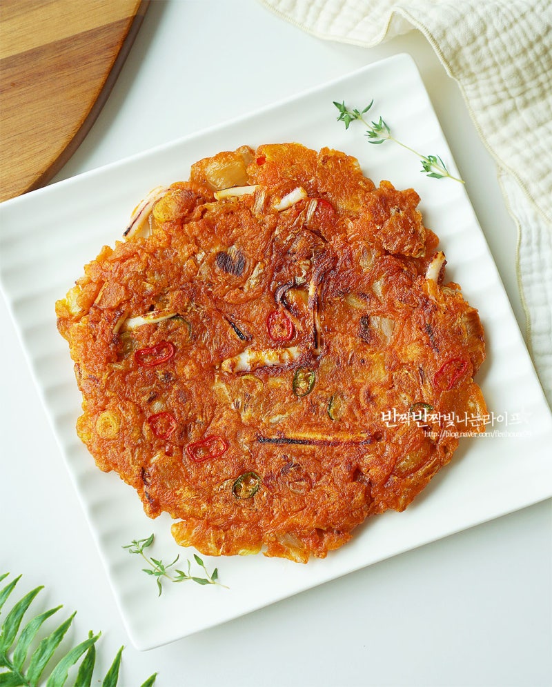 오징어 김치전 레시피 바삭하게 김치부침개