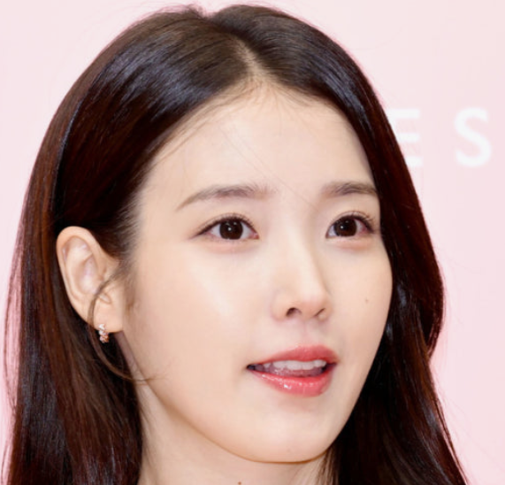 “앨범은 진짜 좋다” 아이유, 이관개방증 악화로 일정 연기 뒤에도 지키고 싶었던 2027년
