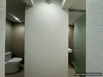 Neseuteu Bi Restroom — photo 2