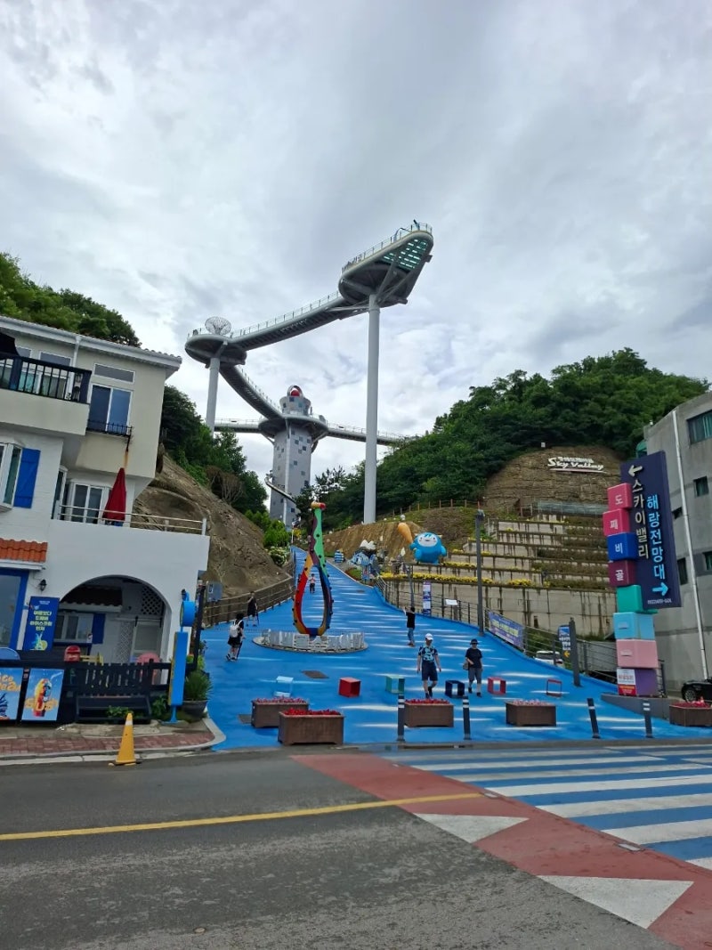 東海墨湖の観光スポット 海が一望できる展望台 ドッケビゴルスカイバレー