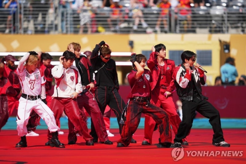 BTS, 사상 첫 월드컵 결승 하프타임쇼 장악…마돈나·비버와 공동 헤드라이너