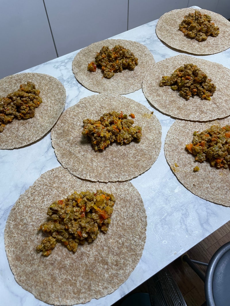 [다이어트 레시피] 쿠팡 꿀조합! 매콤 고소한 소고기 통밀또띠아 랩 만들기