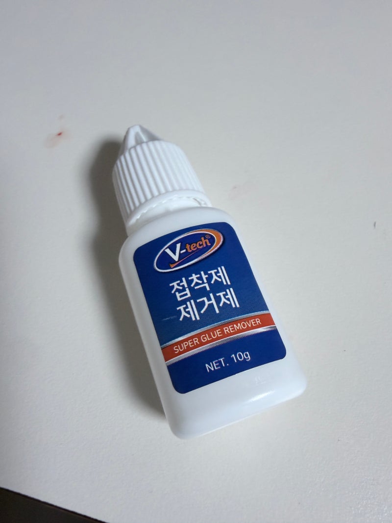 순간접착제가 가구에 묻었을 때 지우는 방법｜접착제 제거제 사용 후기