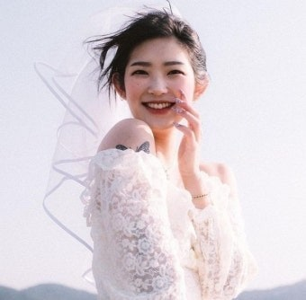 "엄마, 아빠만 없네요"...혼주석 지킨 오빠 최환희, 최준희 결혼식이 모두를 울린 이유.jpg