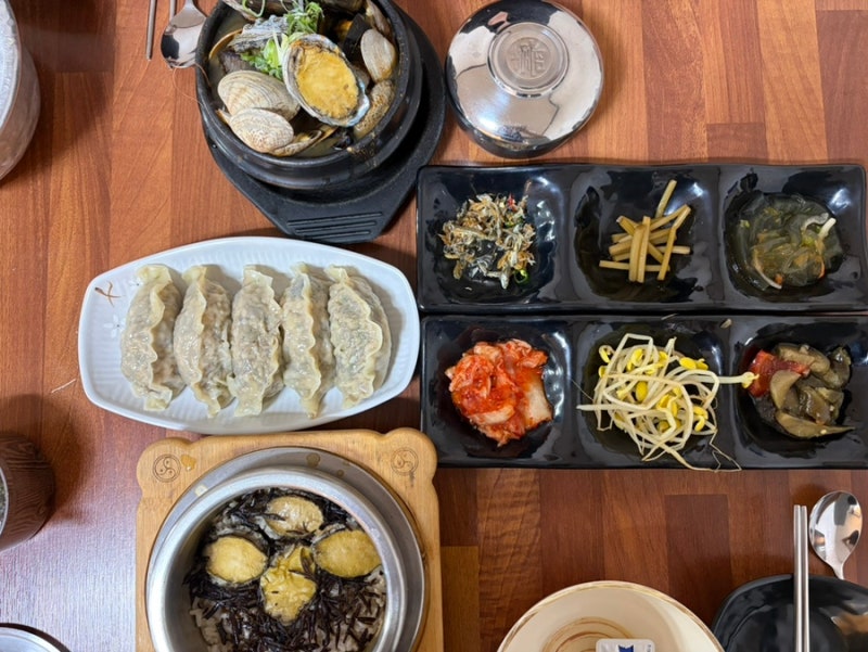 제주 서귀포 올레시장 맛집 어멍뚝배기, 고사리만두는 필수