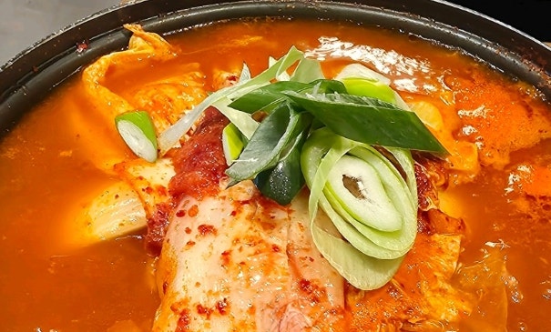 오늘N 포천 돼지김치두루치기 맛집 식당 오징어돼지두루치기