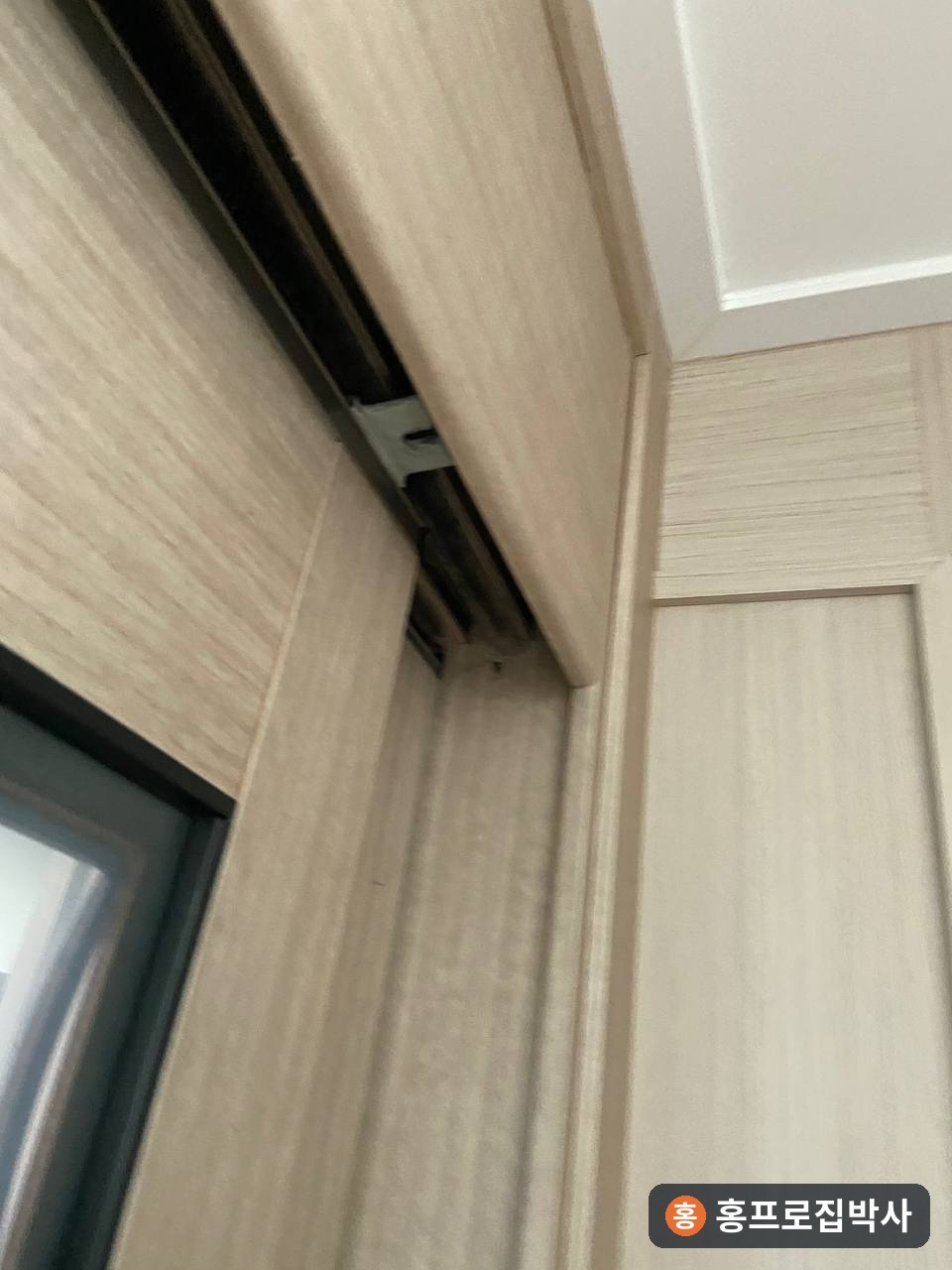 강남구 아파트 3연동 중문 와이어 끊김, 문이 따로 움직일 때 보수 과정