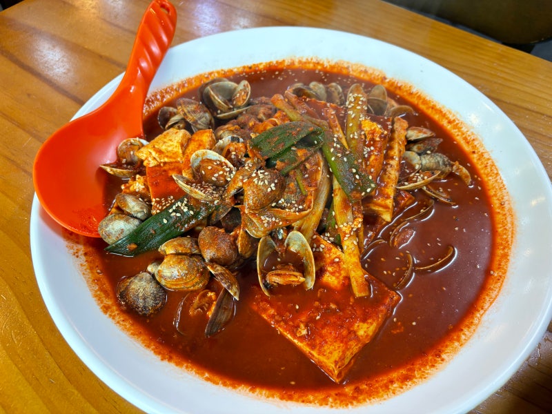 대전 로컬 웨이팅 맛집 목동칼국수 본점 두부두루치기 칼국수 맵찔이 주의