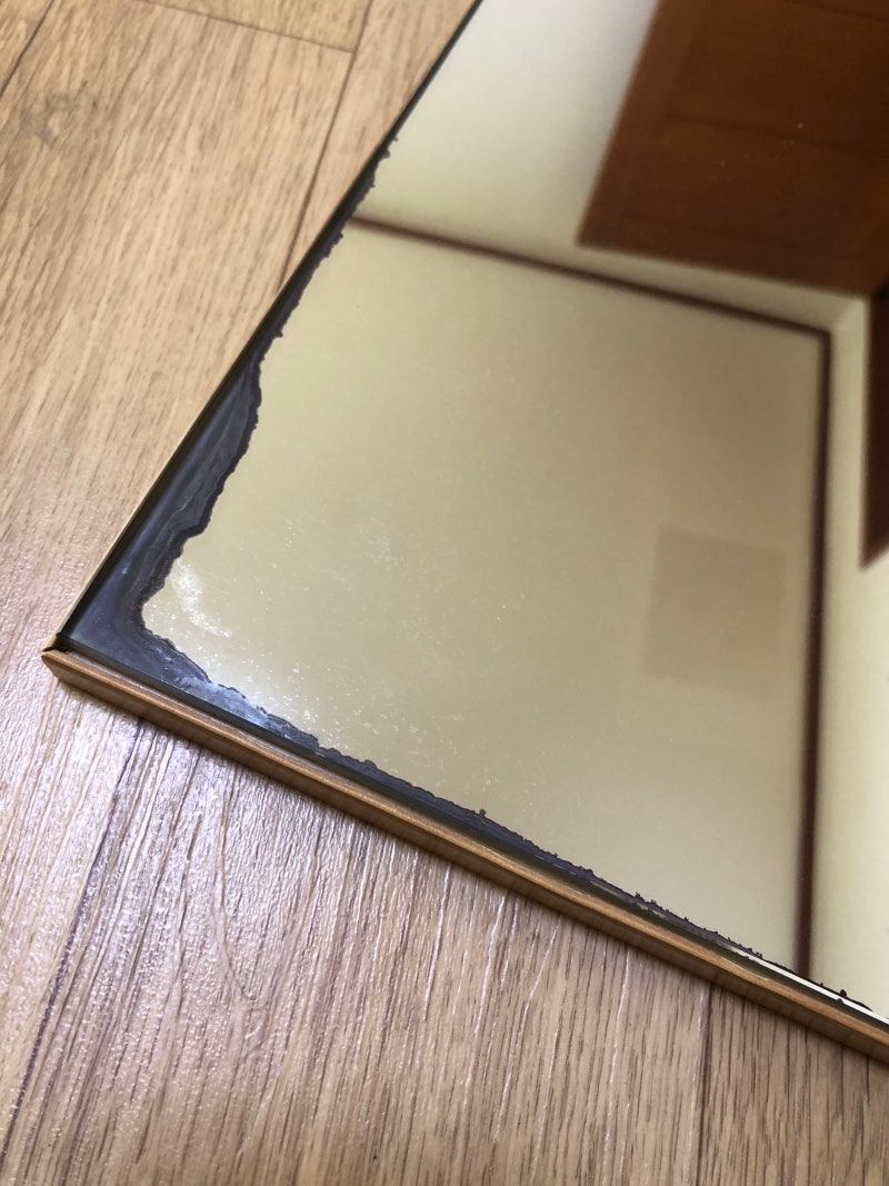 화장실 거울 녹 생겼을 때 — 거울시트지로 감쪽같이 가리는 욕실 리폼 꿀팁